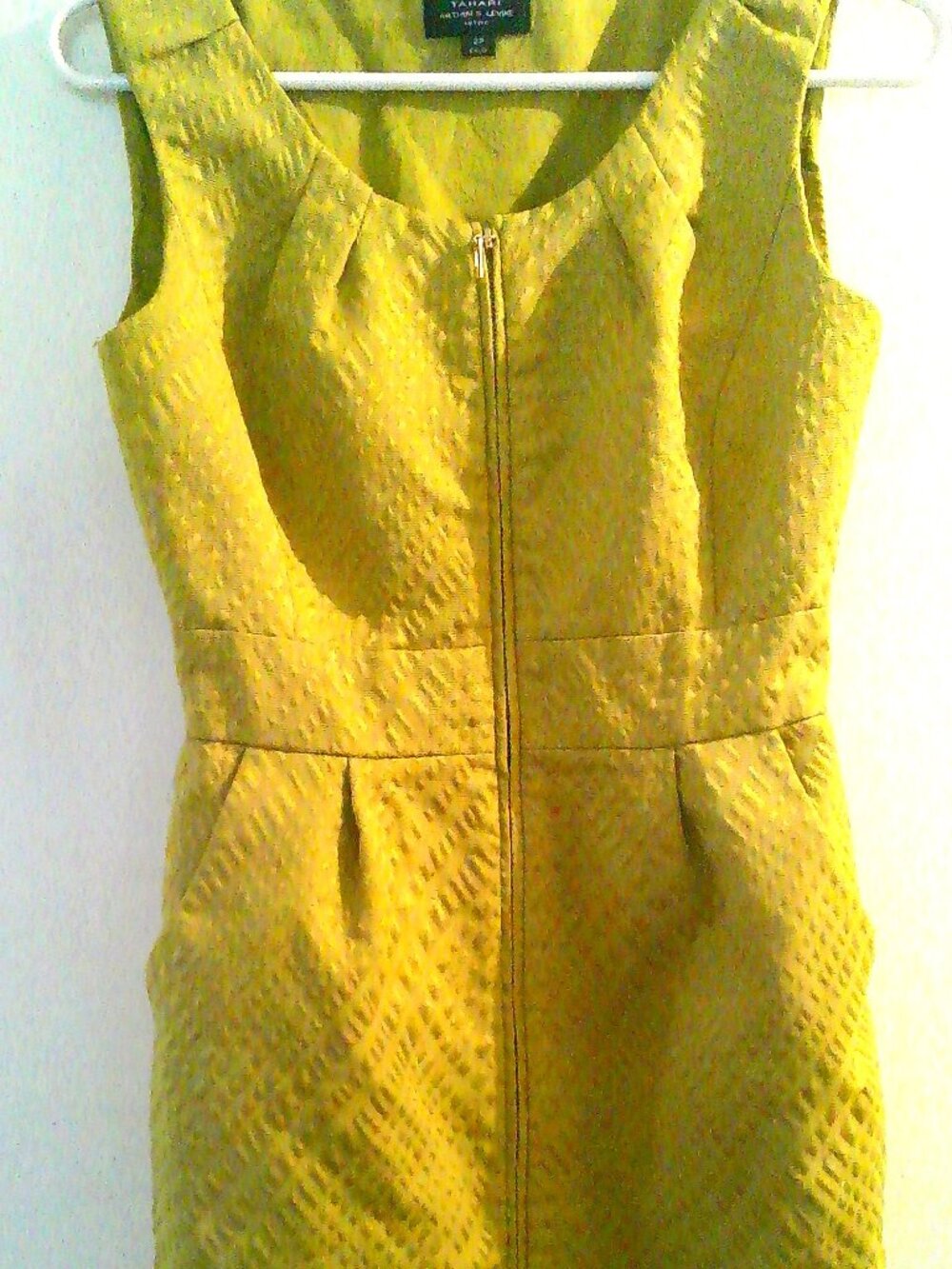 Tahari Gold/Yellow sleveless Dress Size 2P With Pockets Women Good Conditions